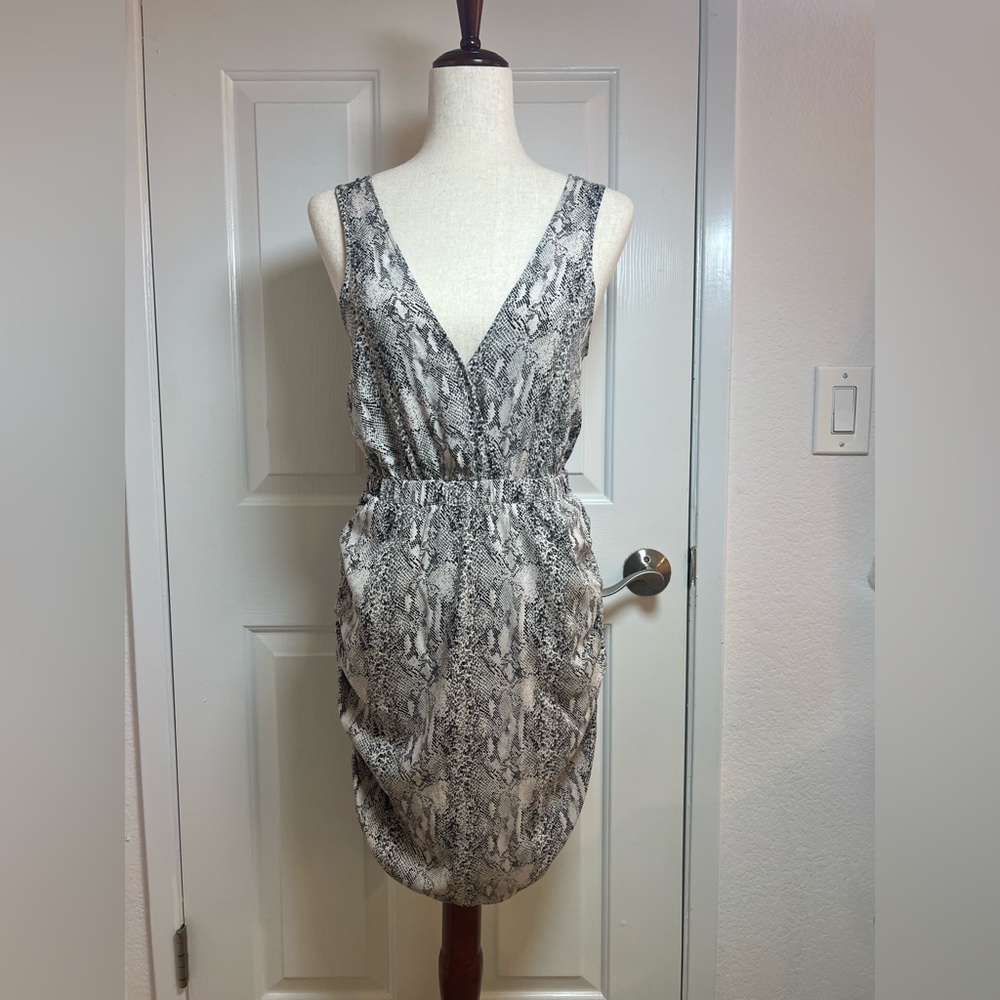 JO’ES‎ 97 % Silk Elegant Snake Print Mini Dress